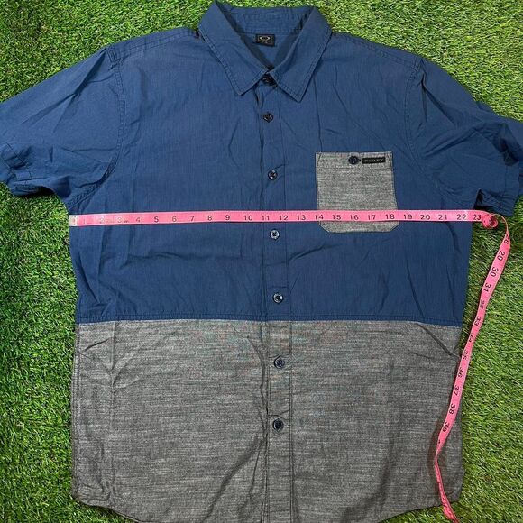 Y2K Oakley short sleeve button up shirt blue gray split color size large - Picture 3 of 5